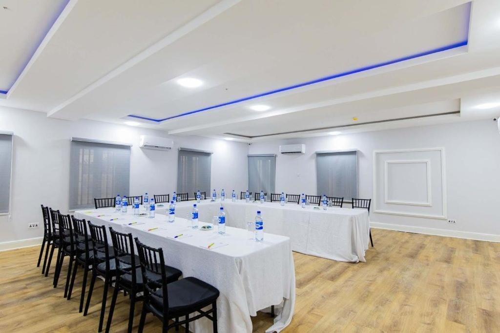 Crownsville Hotel - Airport Road Port Harcourt Kültér fotó