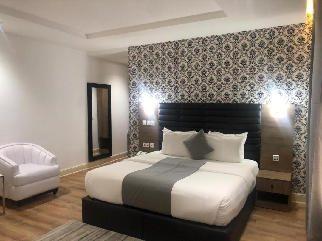 Crownsville Hotel - Airport Road Port Harcourt Kültér fotó