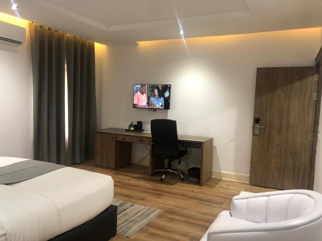 Crownsville Hotel - Airport Road Port Harcourt Kültér fotó