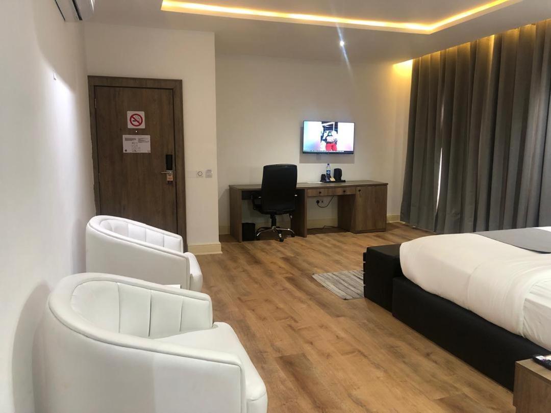 Crownsville Hotel - Airport Road Port Harcourt Kültér fotó