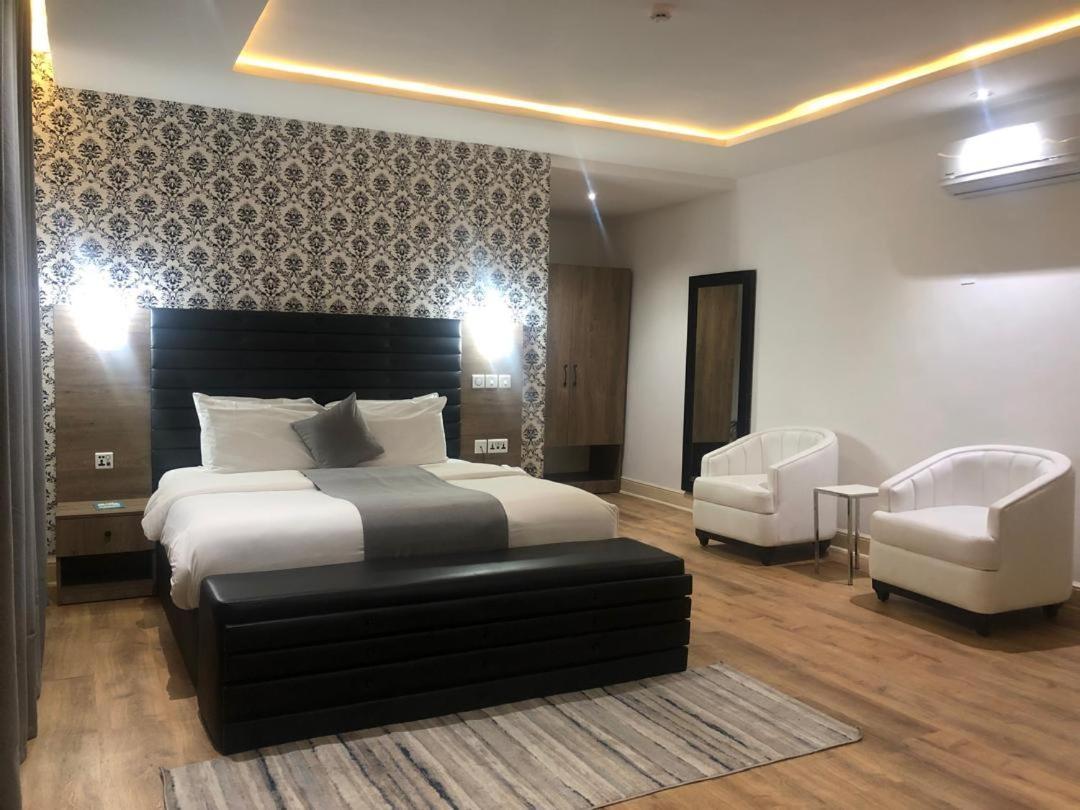 Crownsville Hotel - Airport Road Port Harcourt Kültér fotó