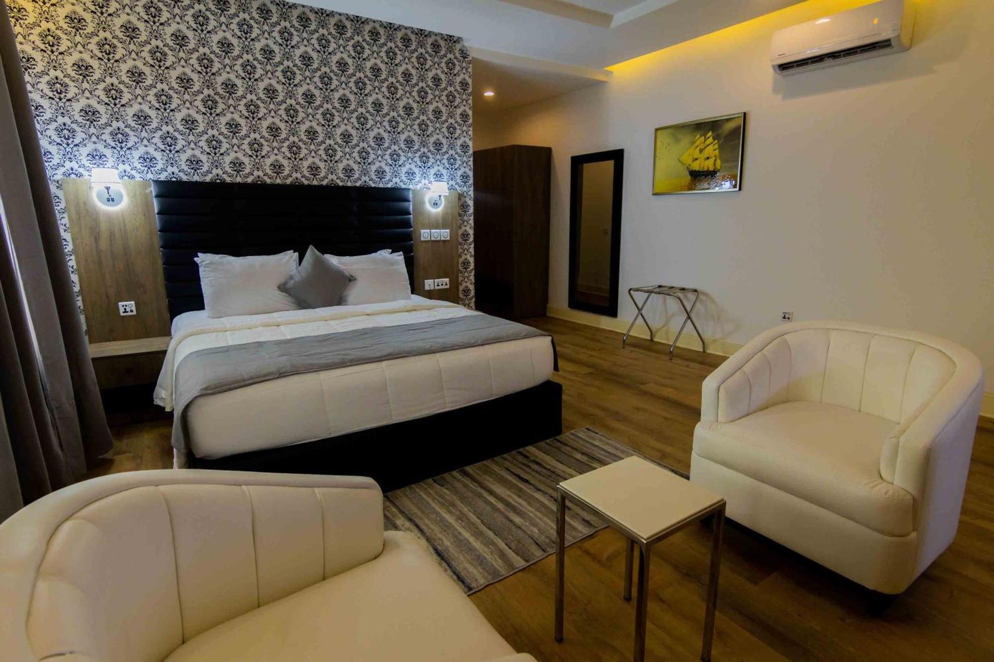 Crownsville Hotel - Airport Road Port Harcourt Kültér fotó