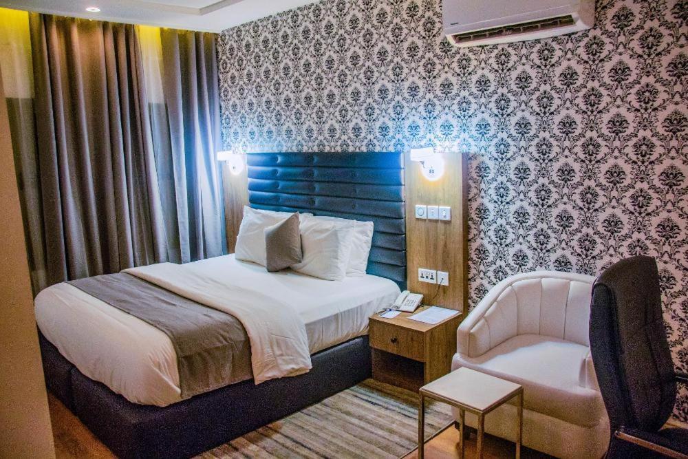 Crownsville Hotel - Airport Road Port Harcourt Kültér fotó